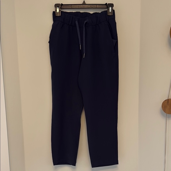 Lululemon On The Fly Crop *Woven 23" True Navy Size 2 - Picture 5 of 9